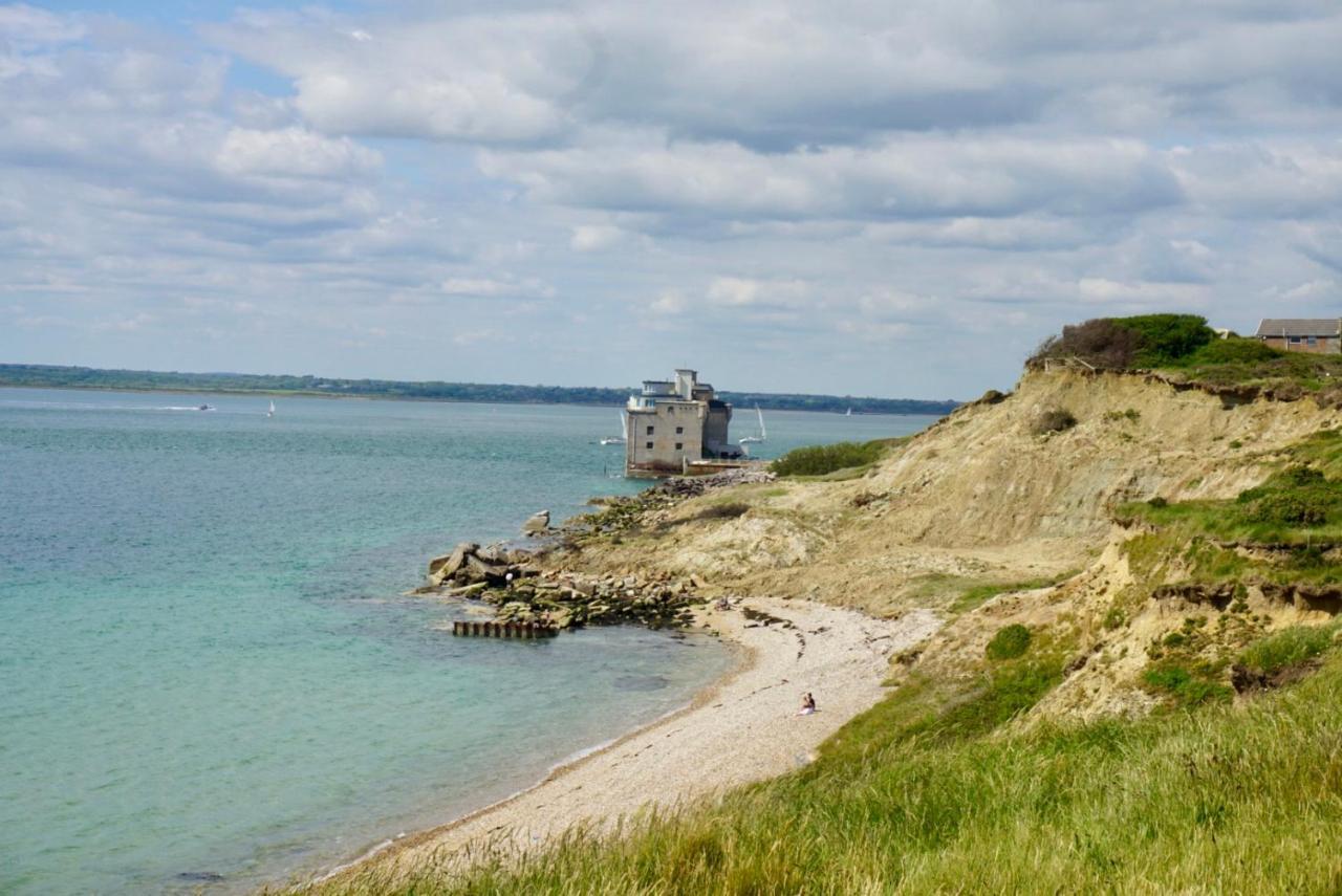 Seaview Self-Catering Coastal Bungalow In Rural West Wight Freshwater Exterior foto